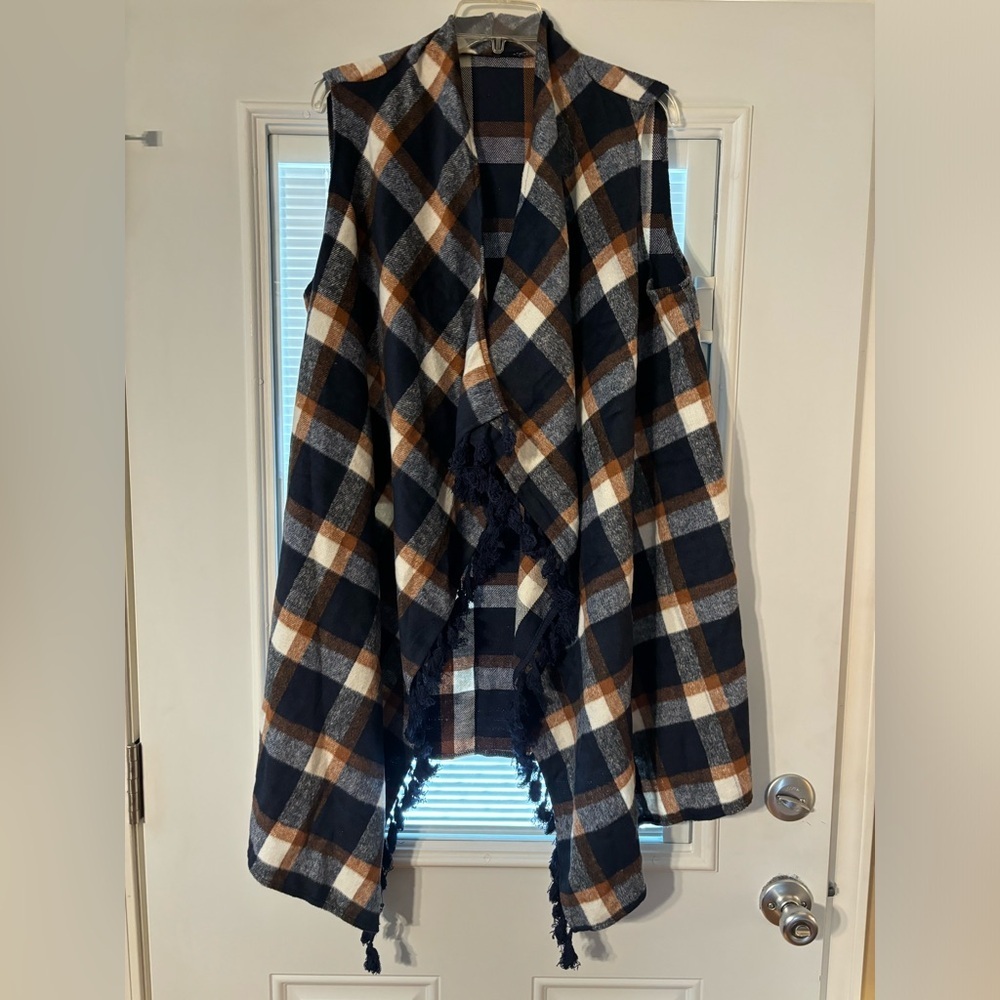 Vest - Picture 1 of 7